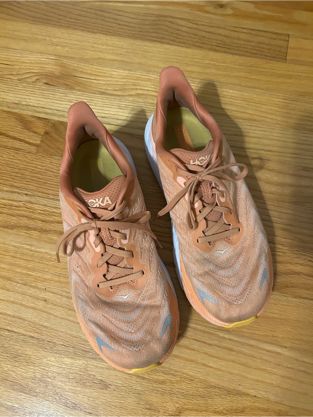 Hoka Arahi Women's Orange  Running Shoes - Lightweight Comfort